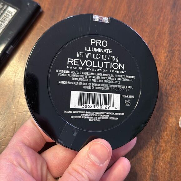 Revolution Contour Kit Light Medium + Pro Illuminate + Blush + More - Picture 5 of 9